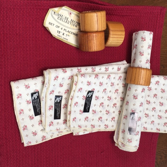 Set/4 placemats, napkins, oak nap.rings. Burgandy wine colored mats 13x19”. New. - Picture 3 of 4